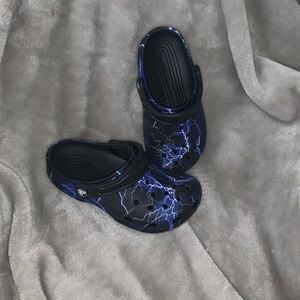 🌻Crocs size 2🌻